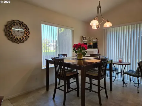 2719 Golfview Avenue Sutherlin OR 97479