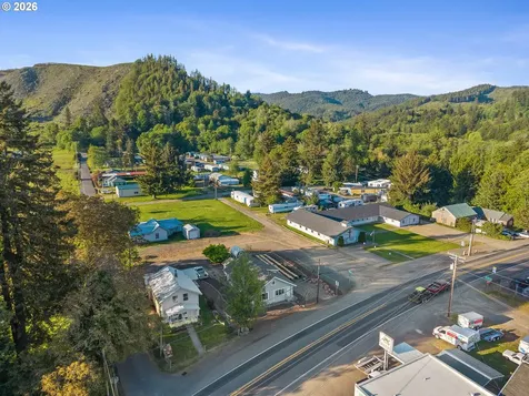 24740 Highway 101 Cloverdale OR 97112