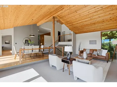 7024 SW Canyon Drive Portland OR 97225
