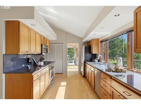 7024 SW Canyon Drive Portland OR 97225