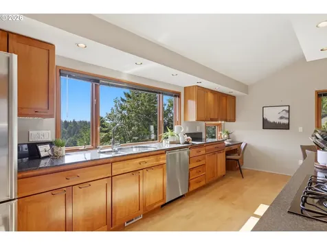 7024 SW Canyon Drive Portland OR 97225