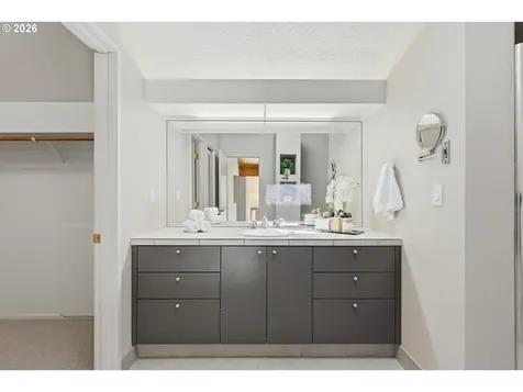 7024 SW Canyon Drive Portland OR 97225