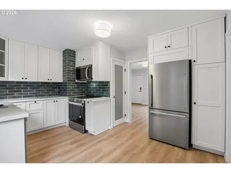 6850 NE Roselawn Street Portland OR 97218