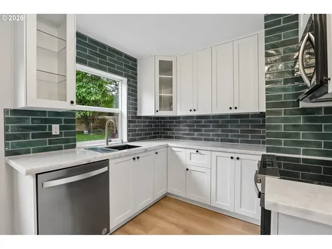 6850 NE Roselawn Street Portland OR 97218
