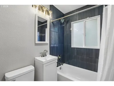 6850 NE Roselawn Street Portland OR 97218