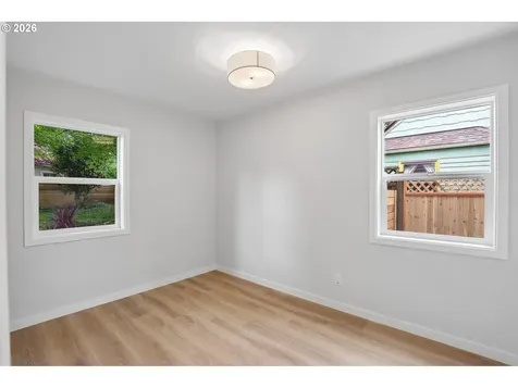 6850 NE Roselawn Street Portland OR 97218