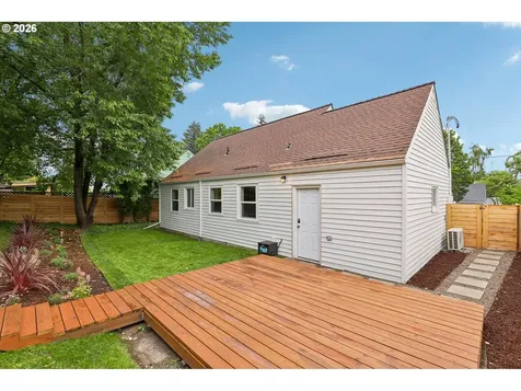 6850 NE Roselawn Street Portland OR 97218