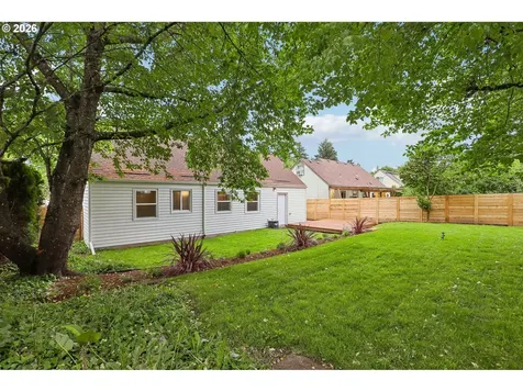 6850 NE Roselawn Street Portland OR 97218
