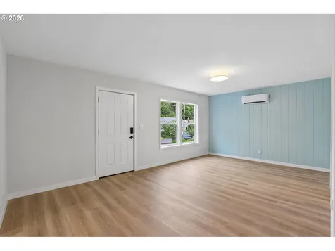 6850 NE Roselawn Street Portland OR 97218