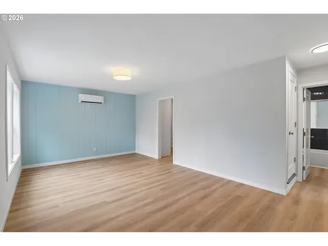 6850 NE Roselawn Street Portland OR 97218