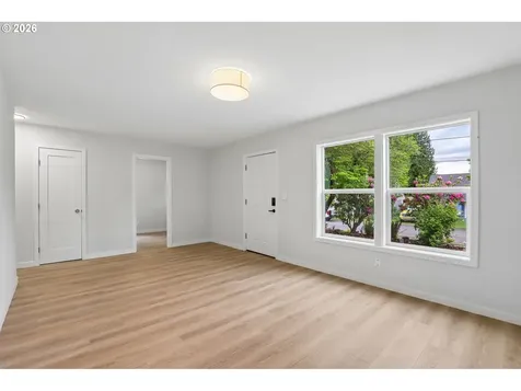6850 NE Roselawn Street Portland OR 97218