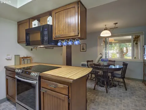 9615 NW 15th Avenue Vancouver WA 98665