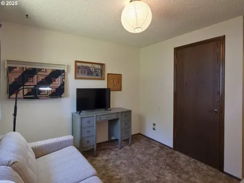 9615 NW 15th Avenue Vancouver WA 98665