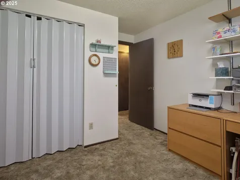 9615 NW 15th Avenue Vancouver WA 98665