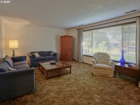 9615 NW 15th Avenue Vancouver WA 98665