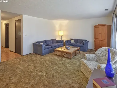 9615 NW 15th Avenue Vancouver WA 98665
