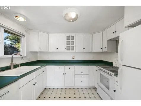 1917 Scott Road Springfield OR 97477