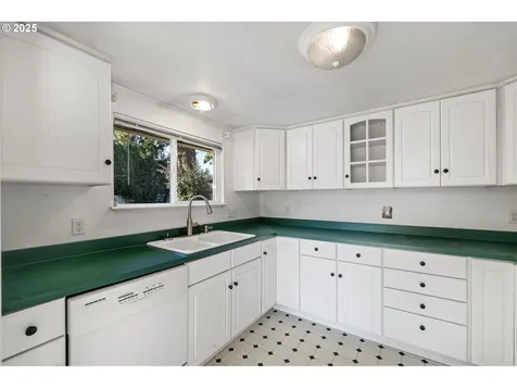 1917 Scott Road Springfield OR 97477
