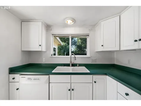 1917 Scott Road Springfield OR 97477