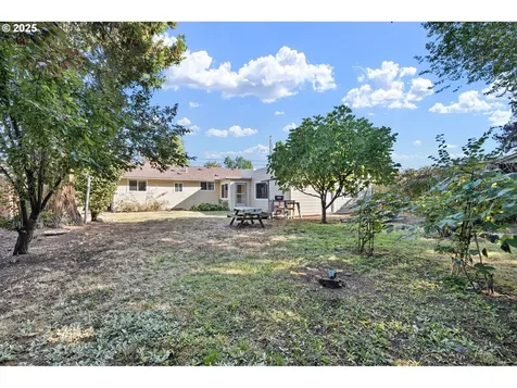 1917 Scott Road Springfield OR 97477