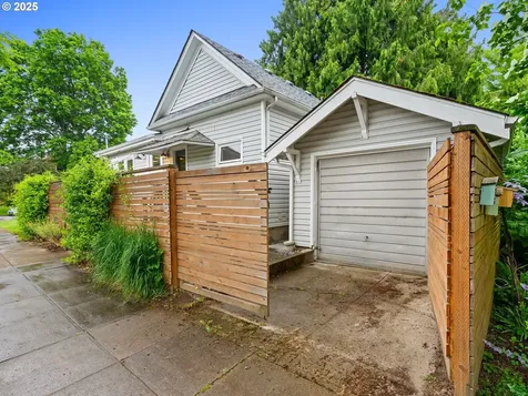 1104 SE Miller Street Portland OR 97202
