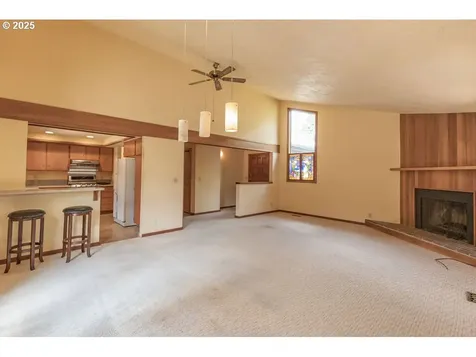 2116 Sally Way Eugene OR 97401