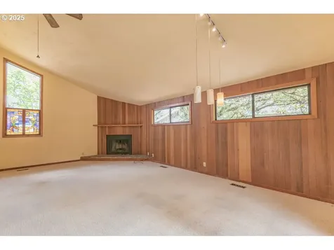 2116 Sally Way Eugene OR 97401