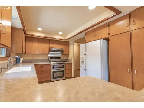 2116 Sally Way Eugene OR 97401