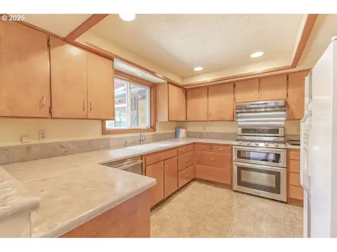2116 Sally Way Eugene OR 97401