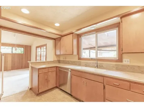 2116 Sally Way Eugene OR 97401