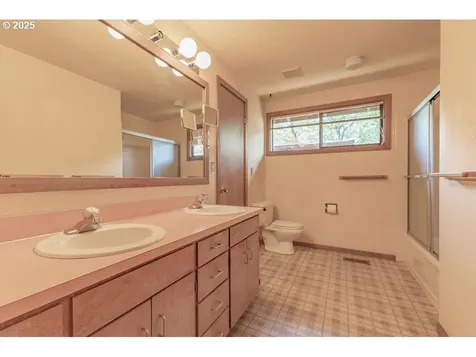 2116 Sally Way Eugene OR 97401
