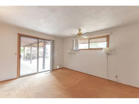 2116 Sally Way Eugene OR 97401