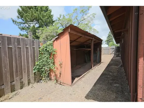 2116 Sally Way Eugene OR 97401