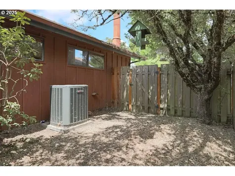 2116 Sally Way Eugene OR 97401