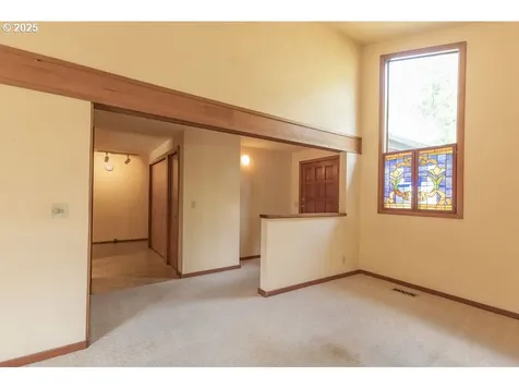 2116 Sally Way Eugene OR 97401