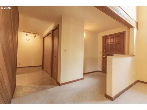 2116 Sally Way Eugene OR 97401