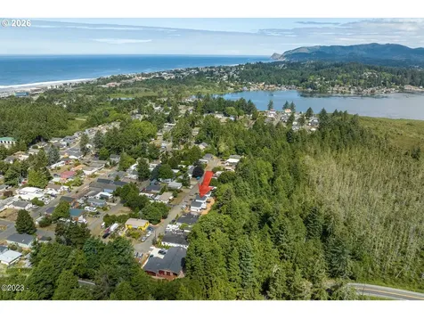 646 SE Reef Avenue Lincoln City OR 97367