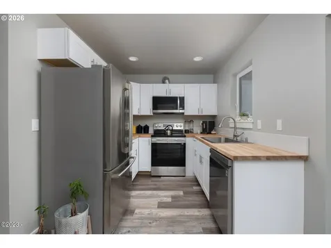646 SE Reef Avenue Lincoln City OR 97367