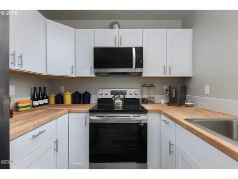 646 SE Reef Avenue Lincoln City OR 97367