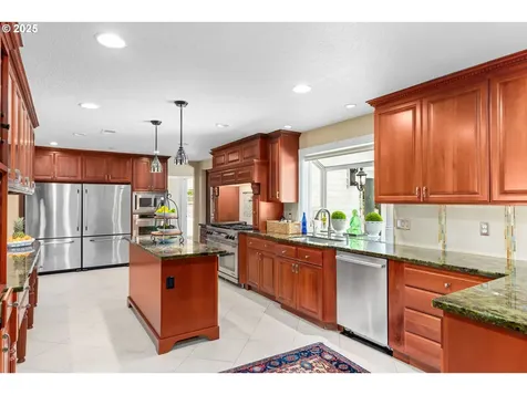 1505 Country Club Road Lake Oswego OR 97034
