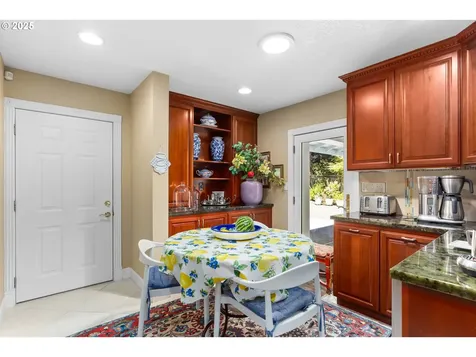 1505 Country Club Road Lake Oswego OR 97034