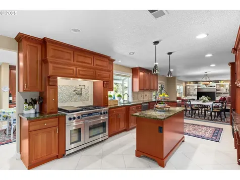 1505 Country Club Road Lake Oswego OR 97034