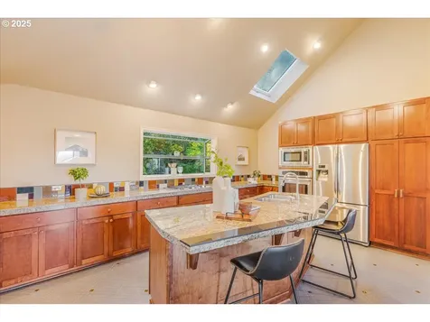 8770 SW 71st Place Portland OR 97223