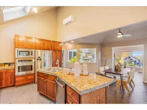 8770 SW 71st Place Portland OR 97223