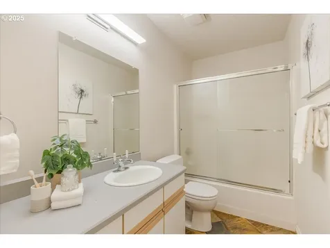 8770 SW 71st Place Portland OR 97223