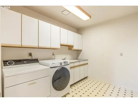 8770 SW 71st Place Portland OR 97223