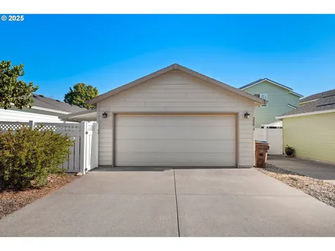20674 NE Shore View Drive Fairview OR 97024