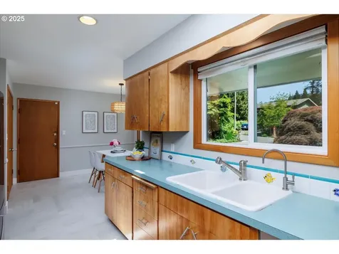 15 SW 95th Avenue Portland OR 97225