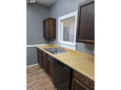 212 SE Mosher Avenue Roseburg OR 97470