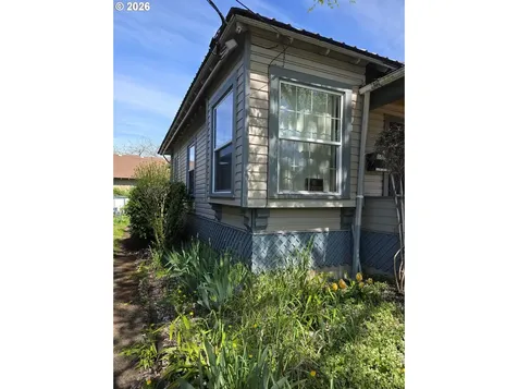 212 SE Mosher Avenue Roseburg OR 97470